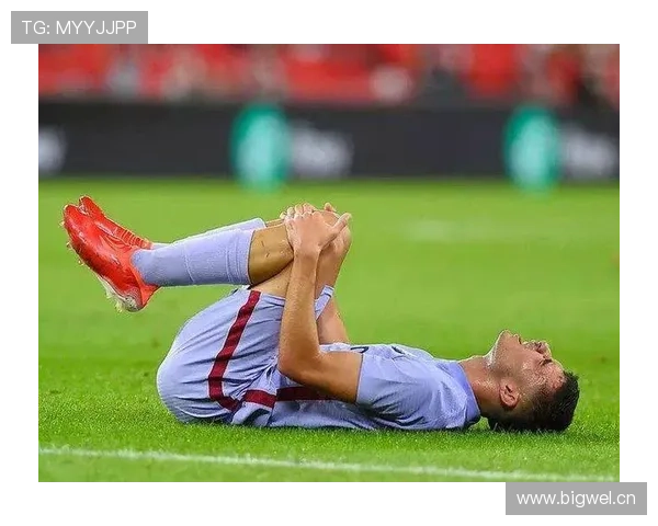 佩德里伤病频繁根源何在?从易感体质到负荷管理的博弈分析 佩德里伤病频繁根源何在?从易感体质到负荷管理的博弈分析