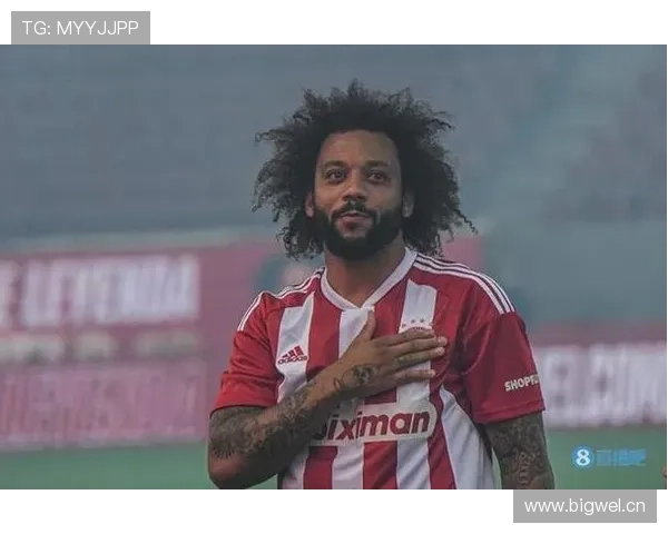 马塞洛与阿方索贝拉集权偏移下边后卫进攻模式分化