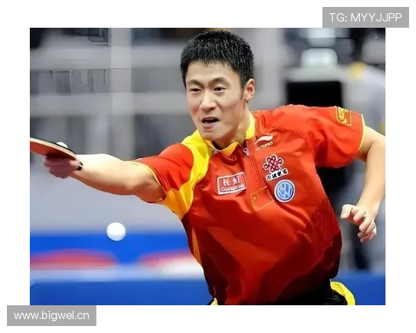 看到王励勤的新照我愣住了，西装名表气场全开，赛场那股拼劲儿像被收走了