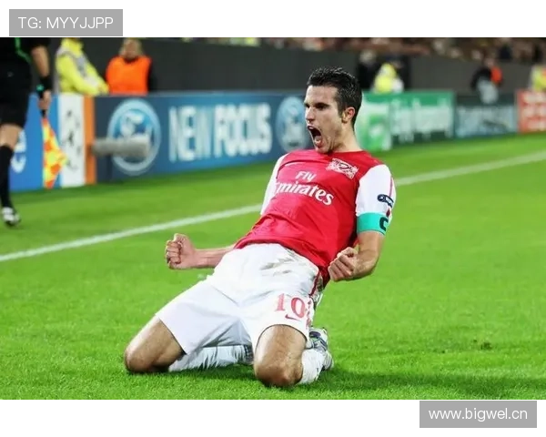 范佩西与苏亚雷斯：终结模式分化，单点爆破转向体系融合