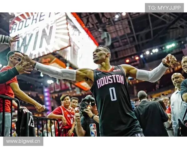 肯扬·马丁无球切入主导内线攻防