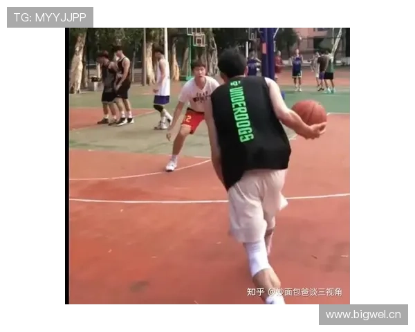 篮球规则中翻腕违例的判定标准与定义究竟具体是如何规定的